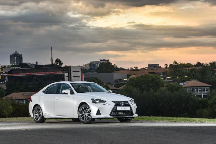  Lexus IS300h (XE30) 2018 года  (ZA) (фото 4 из 16)